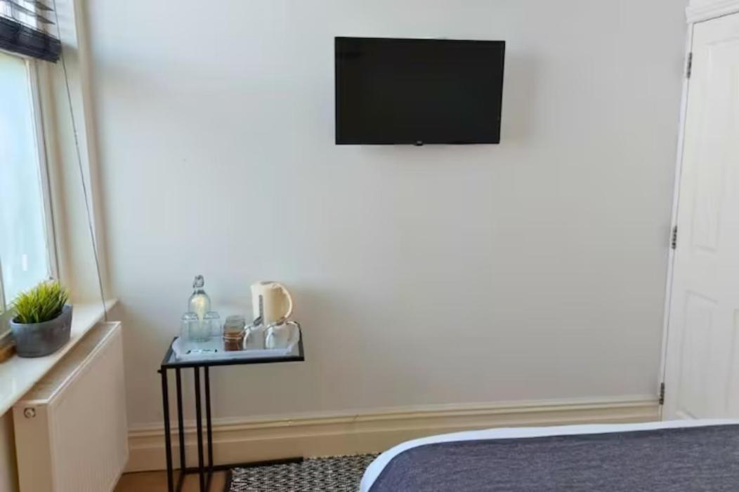 Stylish Double Room In City Centre - Shared Bathroom - Parking เพรสตัน ภายนอก รูปภาพ